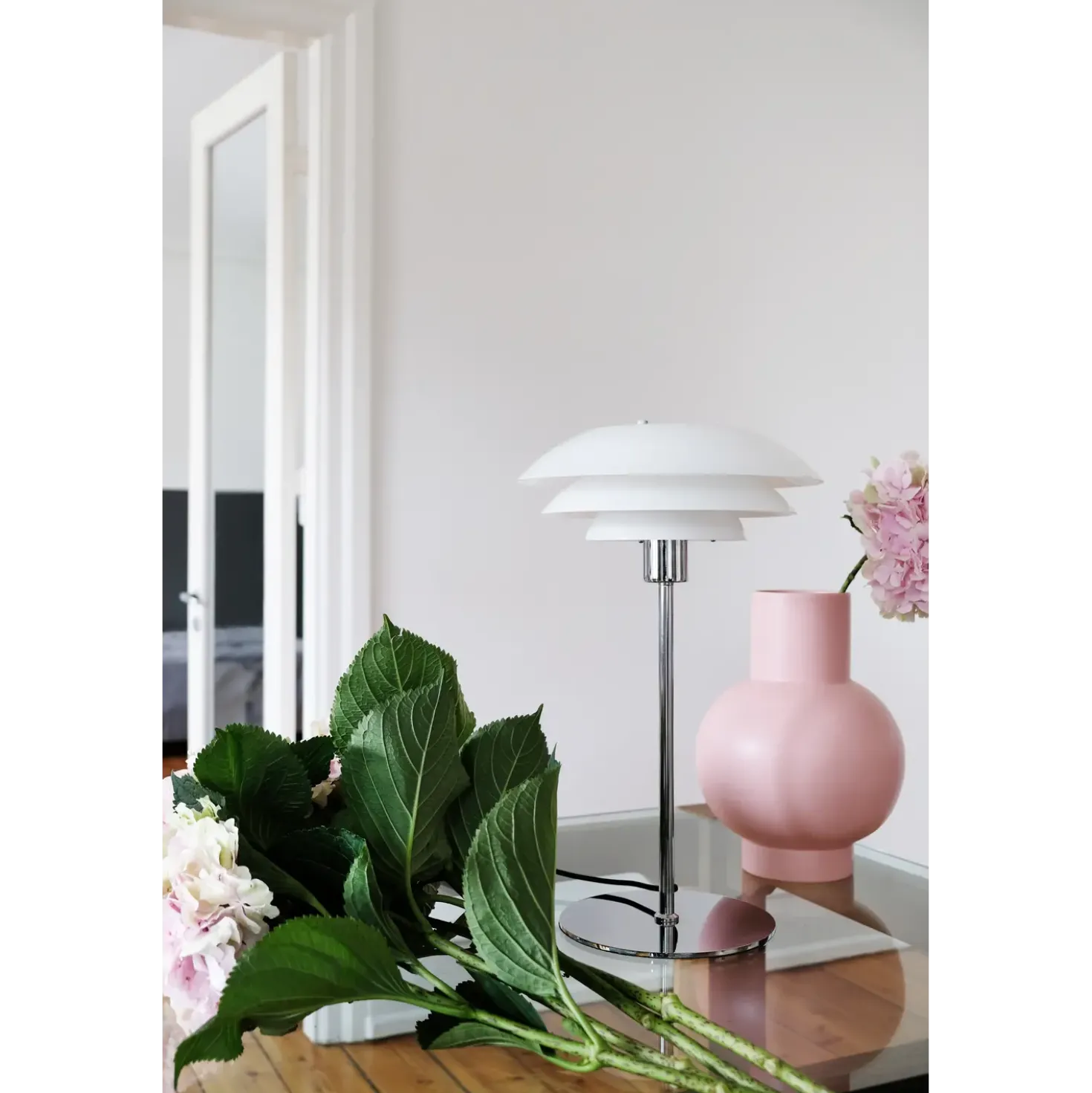 Dyberg Larsen DL31 bordlampe opal glas