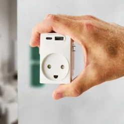 FESH SWITCH Curveline stikudtag 2x USB 1,5 m/jord hvid