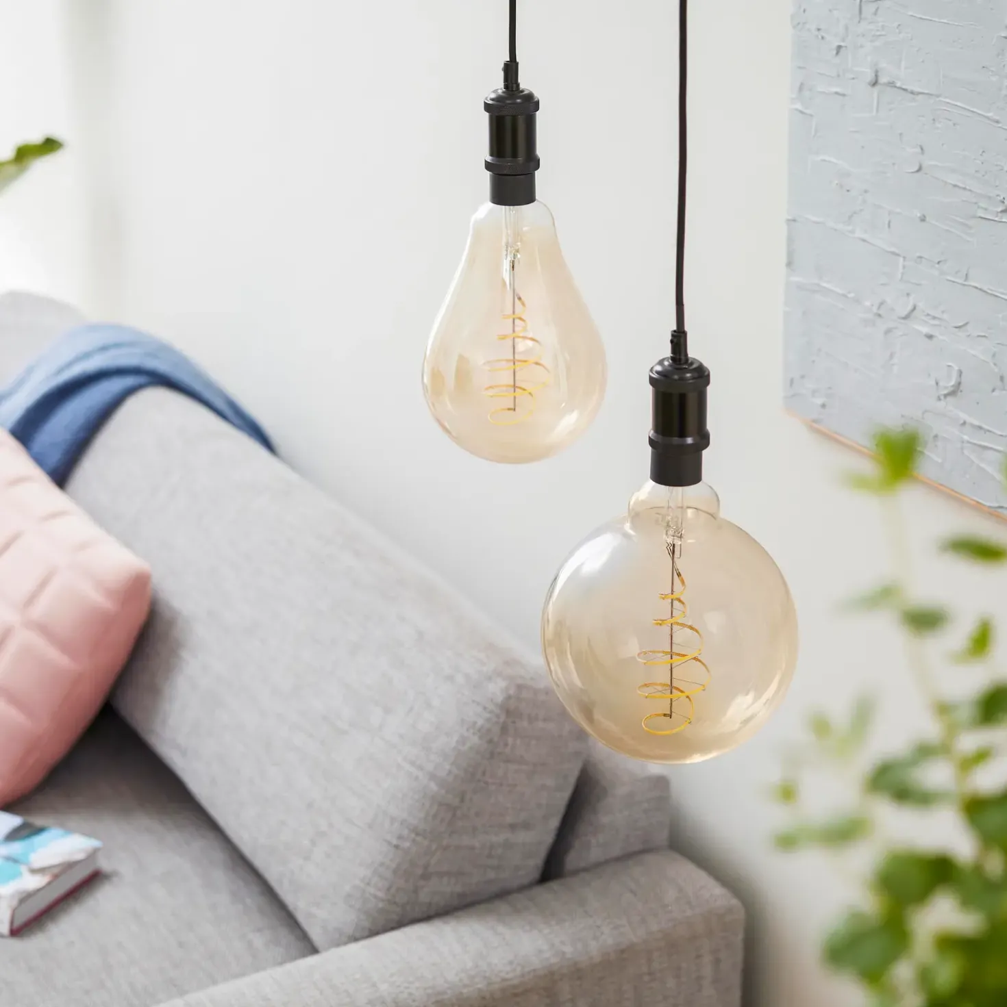 Philips Smart WiZ white LED pære E27 6,7W mega globe guld