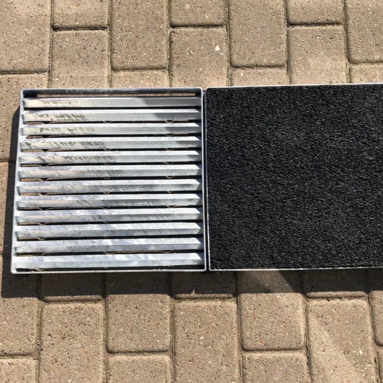 Plus Cubic rist sort 2 stk - 40x40x3,5 cm