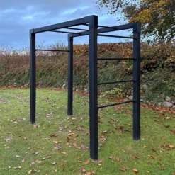 PLUS Outdoor Fitness træningsstativ model 4 sort m/sorte beslag