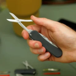 SwissTech Helfen 12-i-1 multitool